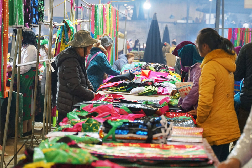 Colourful traditional clothing on sale at the market. (Photo: VNA)