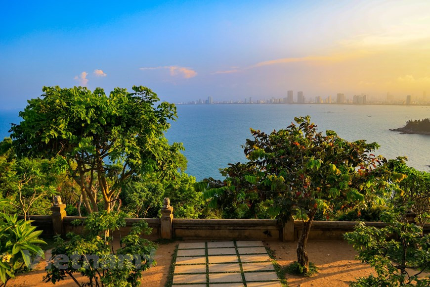 Located 693 metres above sea level, Linh Ung - Bai But Pagoda offers a poetic and romantic landscape in the sacred atmosphere of Vietnamese Buddhism. (Photo: Vietnam+)