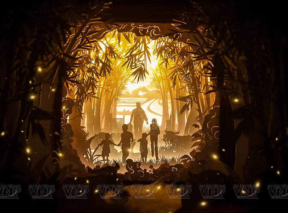 Duy creates his 3D paper lamps by combining the art of Japanese origami, Chinese shadow puppetry, and Vietnamese magic lanterns. (Photo: VNA)