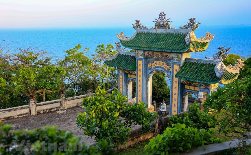 Linh Ung - Bai But Pagoda not only offers a sacred atmosphere, but is also an ideal destination to relax and find peaceful moments. (Photo: Vietnam+)