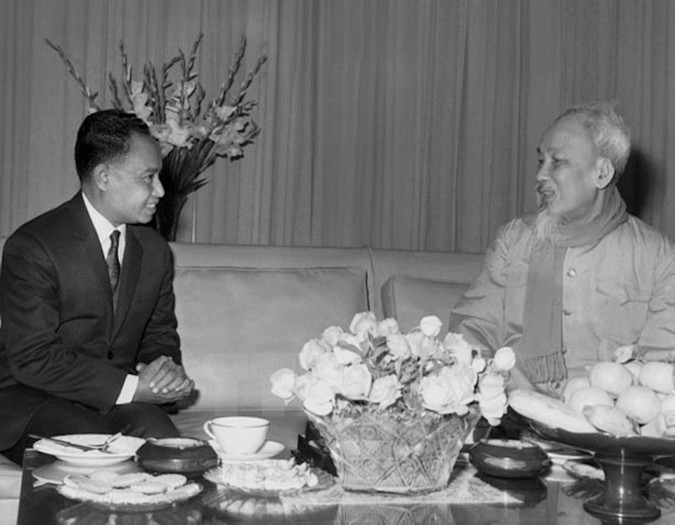President Ho Chi Minh (right) receives visiting Cambodian Foreign Minister Prince Norodom Phurisara on October 1, 1968 (Source: VNA)