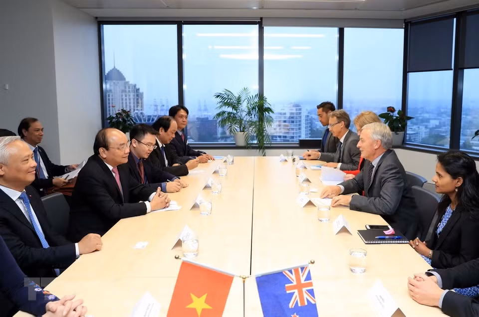 At a meeting between Prime Minister Nguyen Xuan Phuc and Mayor of Auckland Phil Goff (Photo: VNA)