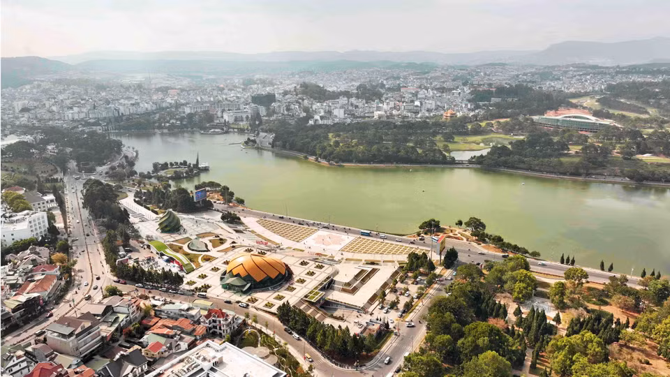 Xuan Huong Lake - A glimpse of dreamy Da Lat (Photo: VNA)