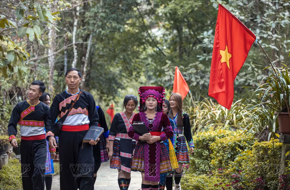 The Mong protestants in Sin Suoi Ho Hamlet gather for the Christmas celebration. (Photo: VNP/VNA)