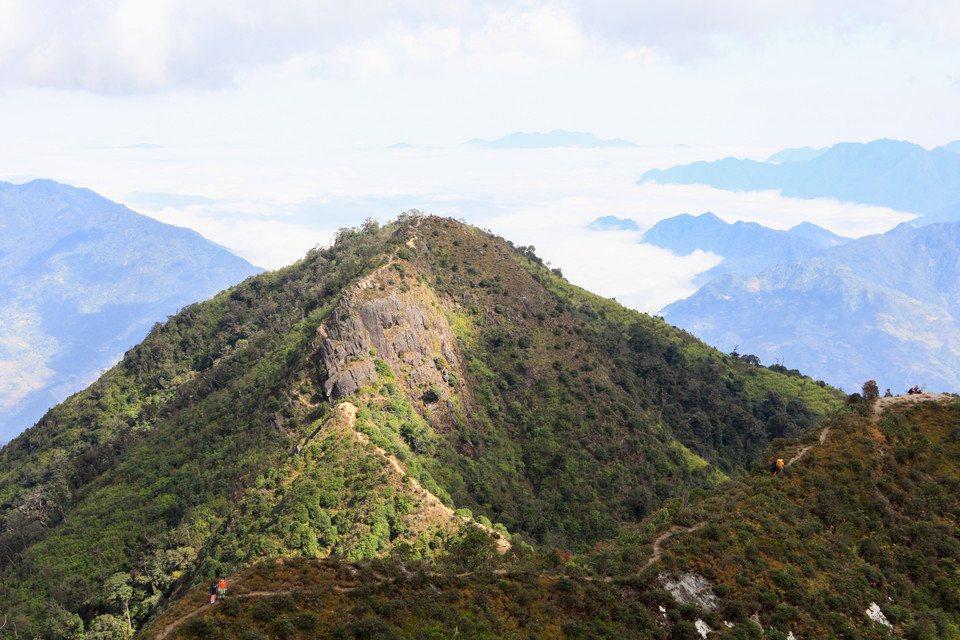 The majestic landscape of the Ta Xua Mountain Range in Yen Bai province. (Photo: VNP)