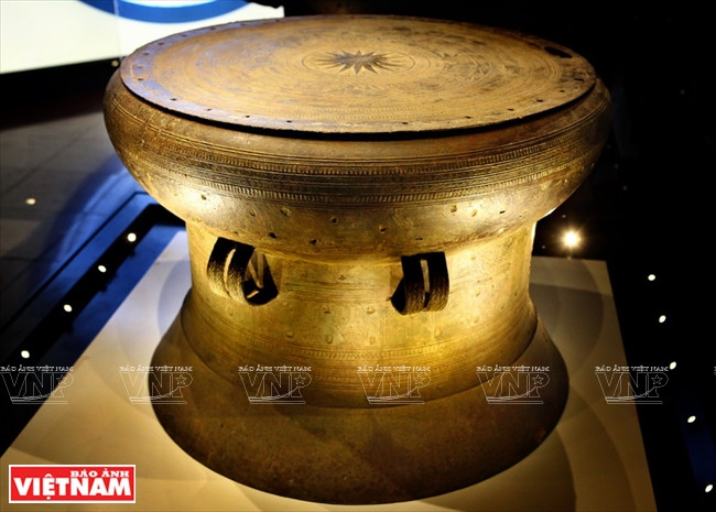  Hoang Ha drum, unearthed in Hoang Ha hamlet, Phu Xuyen district, Hanoi in 1937 is one of the most beautiful drums of the Dong Son culture. The drum is decorated with variety of patterns, reflecting the daily life activities of Dong Son people as well as their brass casting skills in the very early stage of the nation. (Source:VNA)