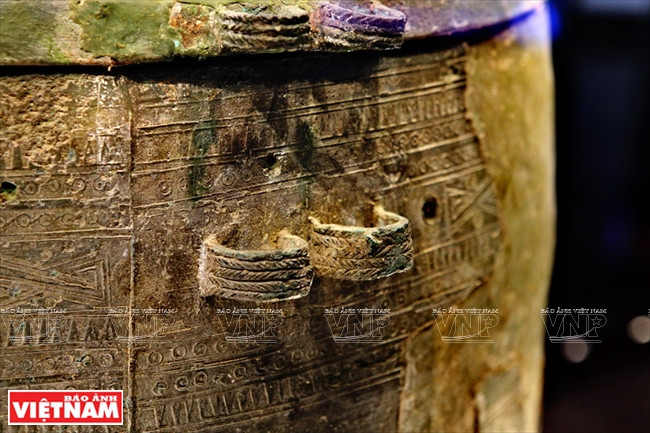 Decorations on the Dao Thinh jar (Source:VNA)