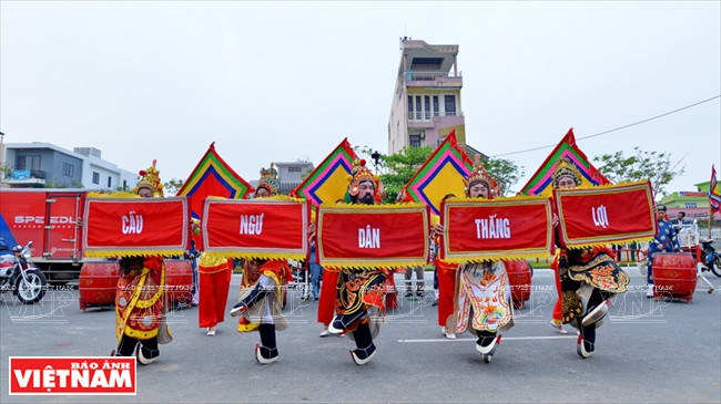 Following the rituals are community activities, such as folk performances and tuong (classical opera) singing (Photo: VNA)