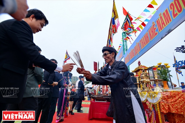 Annual whale worshipping festivals at fishing villages are a spiritual ritual of fishing communities in coastal Vietnam (Photo: VNA)