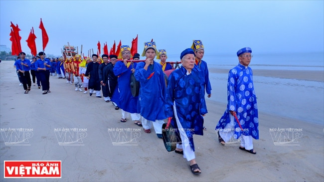 The festival marks the end of the lunar New Year holidays among fishing communities and fishermen would set sail on new fishing trips afterwards (Photo: VNA)