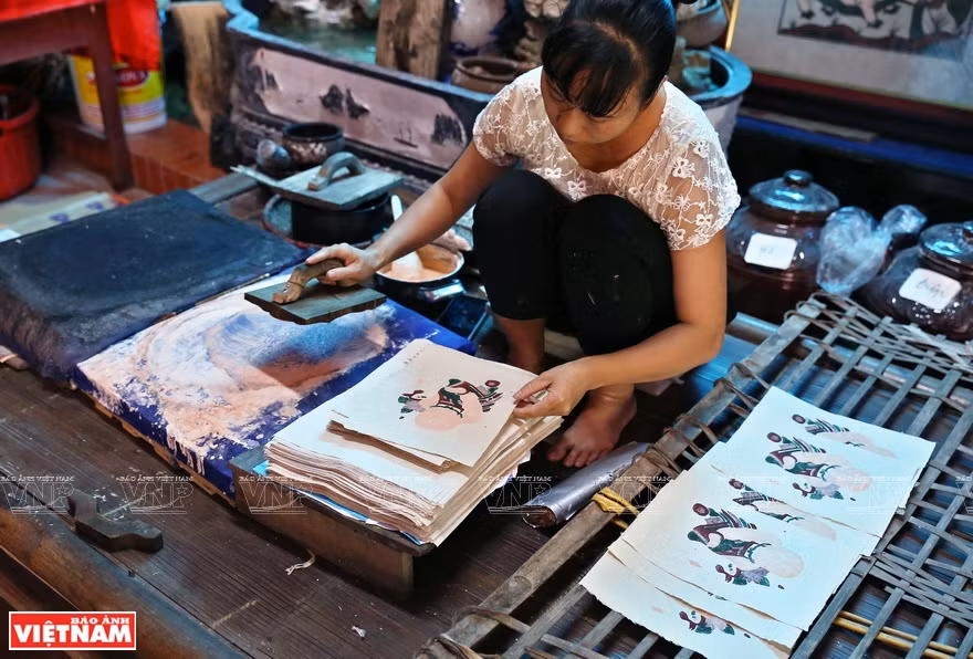 Creating a painting with many details requires a lot of woodblocks (Photo:VNA/VNP)