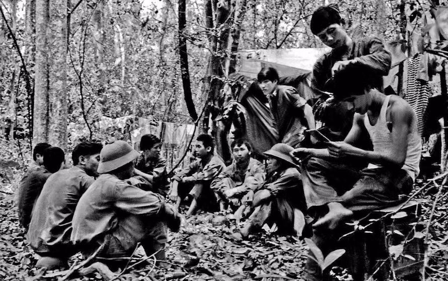 A group of reporters from the Hanoi-based Vietnam News Agency joined the Ho Chi Minh Campaign to support the Liberation News Agency in the south. (Photo: VNA)