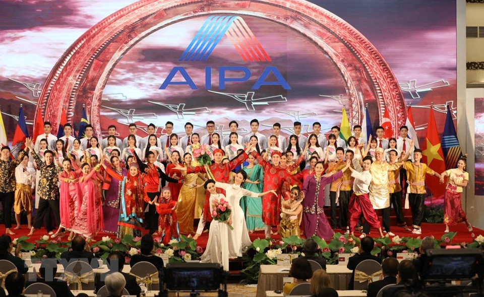 Welcoming performance at the opening ceremony. (Photo: VNA)