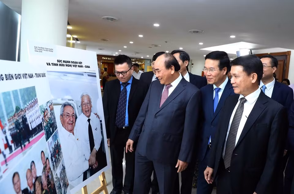 Prime Minister Nguyen Xuan Phuc attends a ceremony presenting the 2018 National External Information Service Awards held at VNA headquarters, June 7, 2019 (Photo: VNA)