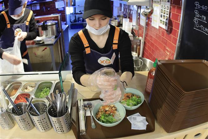 Ded Ho Restaurant in Izevsk is a franchise and it is provided with facilities and training for staff specializing in making Vietnamese dishes. (Photo: VNA)
