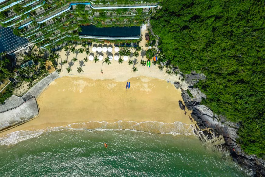 Cat Ba is the largest island among 1,969 islands on Lan Ha Bay. (Photo: Vietnamplus)