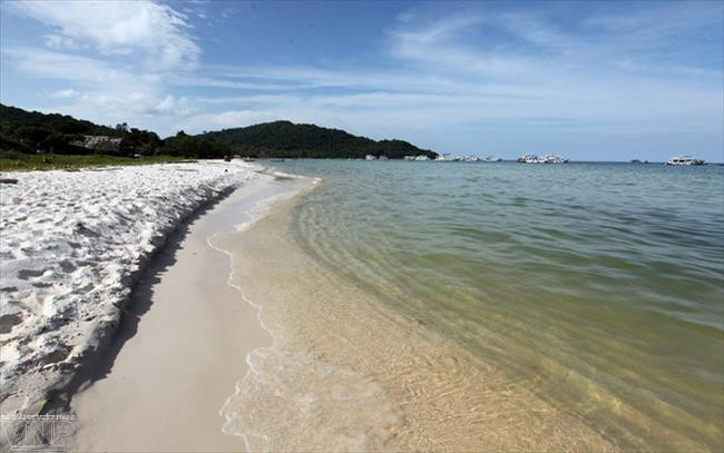 Phu Quoc island boasts an impressive 150km long coast with renowned beaches such as Sao, Khem, Dai, Truong and Ong (Photo: Vietnam Pictorial)