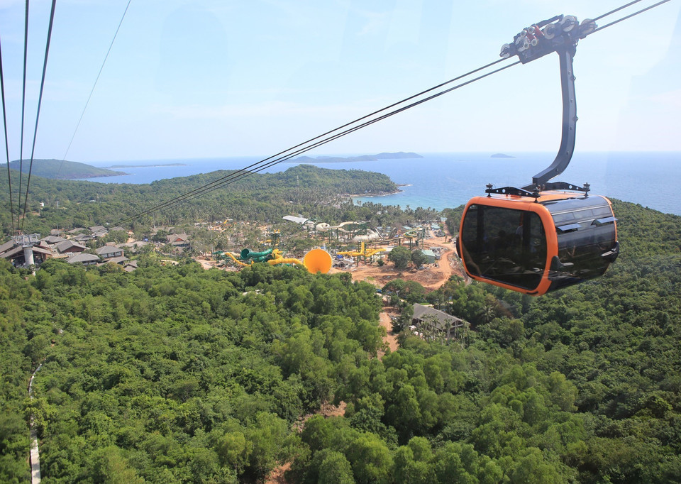 An entertainment complex is being built in Thom islet (Photo: Vietnam Pictorial)