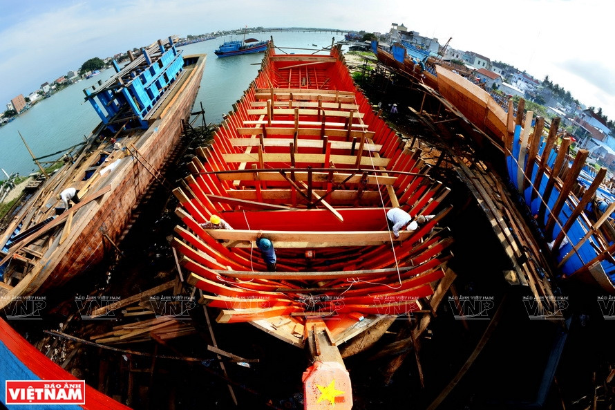 Co Luy boat building cooperative (Nghia Phu commune, Tu Nghia district, Quang Ngai) is located in the intersection of Tra Khuc and Phu Tho rivers. (Photo: VNA)