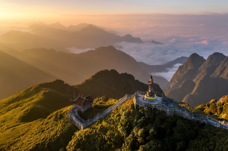 'A new day at Fansipan mountain peak' work by Nguyen Phuoc Hoai (Photo: organizer)
