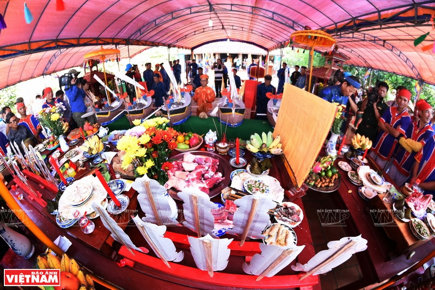 ‘Le khao le the linh Hoang Sa’ (Feast and Commemoration Festival for Hoang Sa soldiers takes place in An Vinh commune, Ly Son island district. (Photo: VNA)
