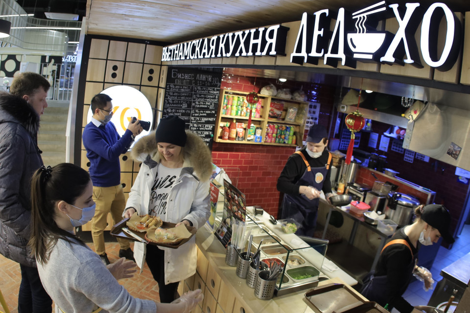 Ded Ho Restaurant covers a small space in a commercial centre in downtown Izevsk city but it attracts a lot of locals to enjoy Vietnamese food. (Photo: VNA)