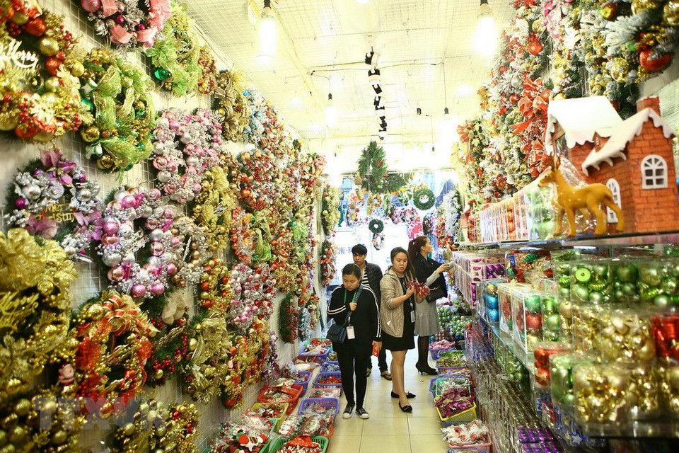Customers are busy choosing their favourite decorations for the upcoming festive season (Photo: VNA)