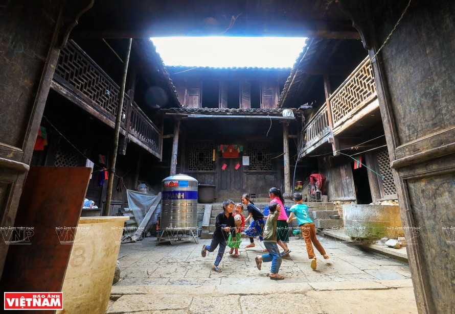 The yard is paved with stone and it has a drainage system. (Photo: VNP)