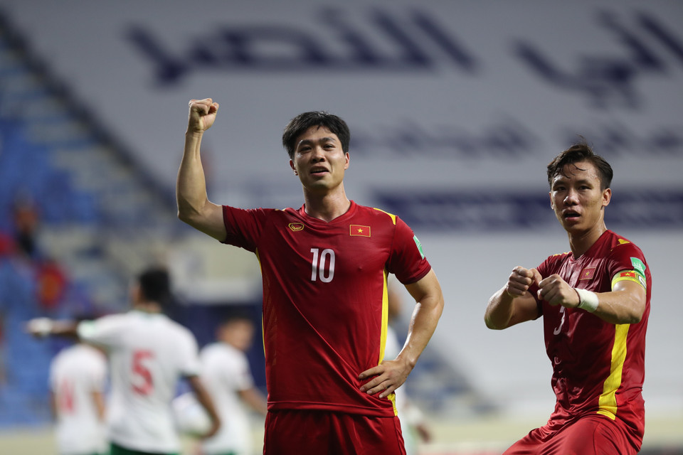 Nguyen Cong Phuong celebrates his goal after scoring the third one for the team at the 67th minute of the match. (Photo: VNA)
