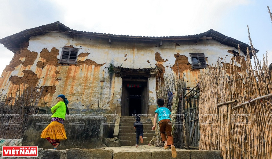 The dilapidated condition of the house is an indicator of its age. (Photo: VNP)