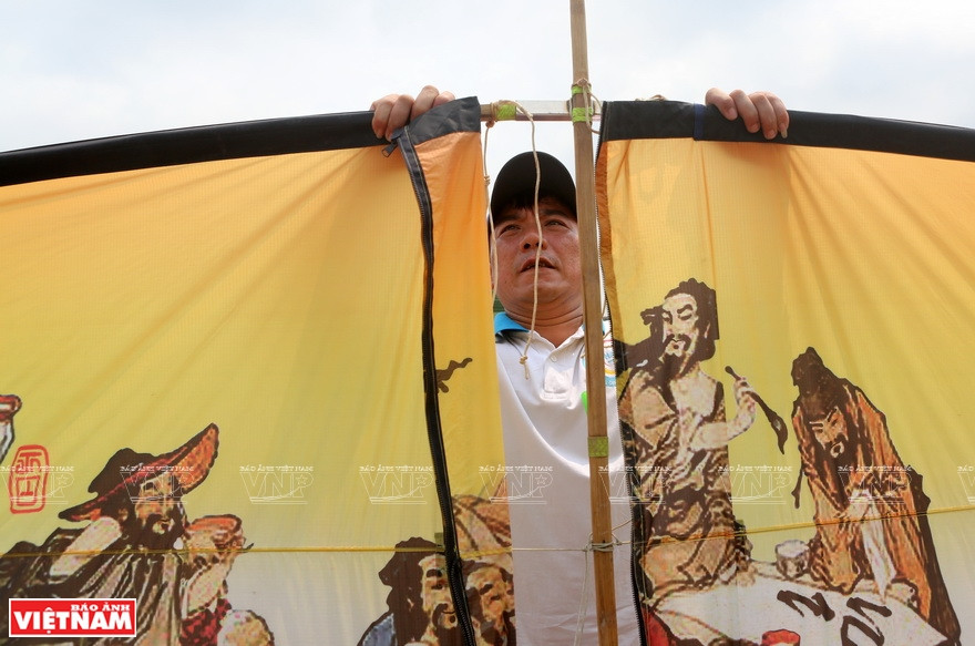 The kite competition is attended by kite clubs from Hanoi, Thai Binh, Nam Dinh, Hung Yen and Hai Phong (Photo: VNA)