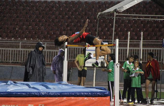 Athletes compete in the men’s high jump final (Photo: VNA)