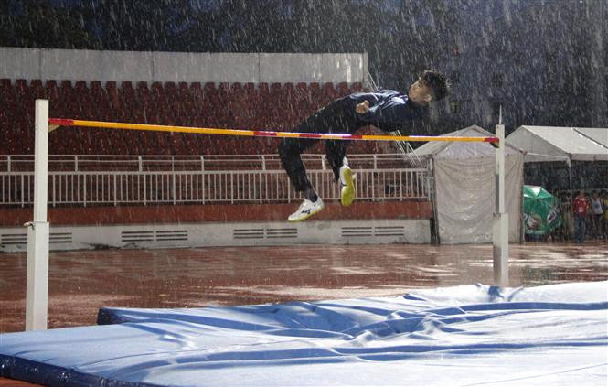 Athletes compete in the men’s high jump final (Photo: VNA)