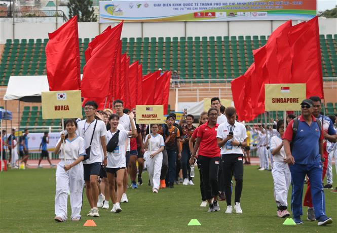 International teams at the opening ceremony (Photo: VNA)
