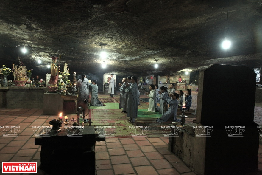 The special creation of volcanoes has created sedimentary caves in Ly Son (Photo: VNA)