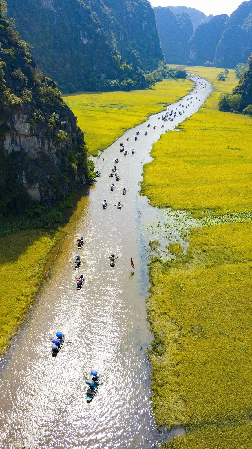 At Tam Coc wharf (Ninh Hai commune, Hoa Lu district), many activities have been held to celebrate the Ninh Binh tourism week 2019 (Photo: VNA)