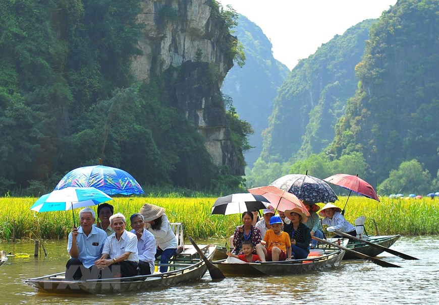 The festival draws thousands of domestic and foreign holidaymakers to Ninh Binh province (Photo: VNA)