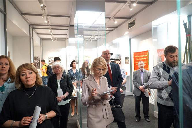 The event attracts attention of history lovers (Photo: VNA)