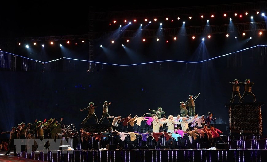 The art performance aims to celebrate the 65th anniversary of the Dien Bien Phu Victory (May 7, 1954), which ended French colonial rule in Vietnam (Photo: VNA)