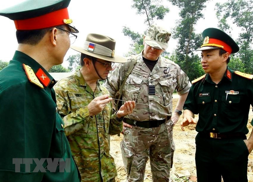 Experts from the UN’s Assessment and Advisory Visit (AAV) visits Brigade 249, Sapper High Command, June 27, 2017 (Photo: VNA)