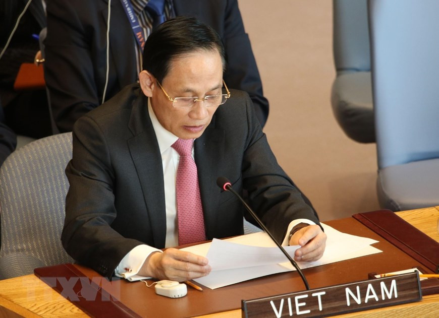 Deputy Foreign Minister Le Hoai Trung, head of Vietnam’s permanent mission to the UN delivers a speech at the UNSC’s open debate on women’s role in UN’s peacekeeping activities in New York, April 11, 2019 (Photo: VNA)