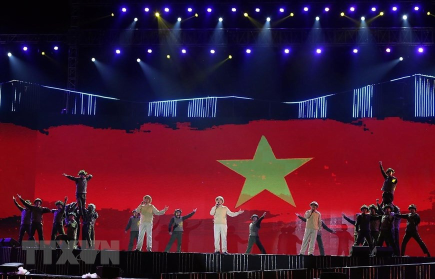 The art performance aims to celebrate the 65th anniversary of the Dien Bien Phu Victory (May 7, 1954), which ended French colonial rule in Vietnam (Photo: VNA)