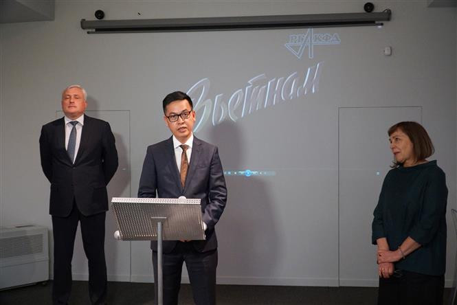 Dang Thanh Tung, Director of the State Records Management and Archives Department, delivers a speech at the event (Photo: VNA)