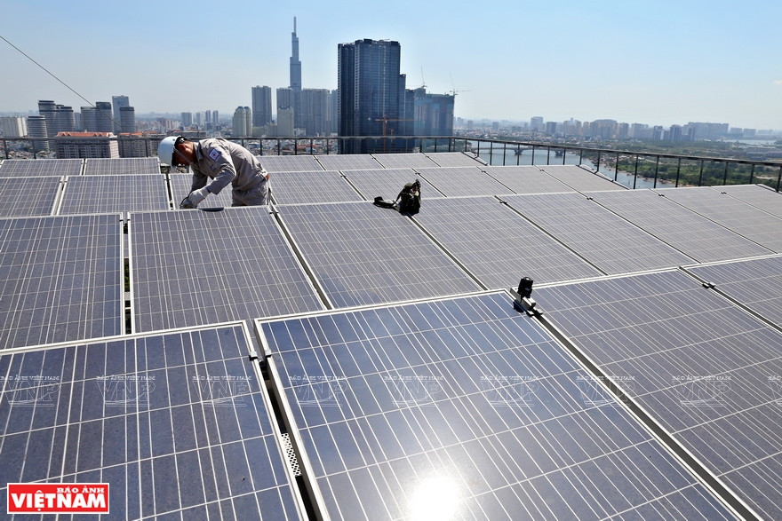 About 1,000 households and offices in Ho Chi Minh City have had solar panels installed on their roofs (Photo:VNP/VNA)