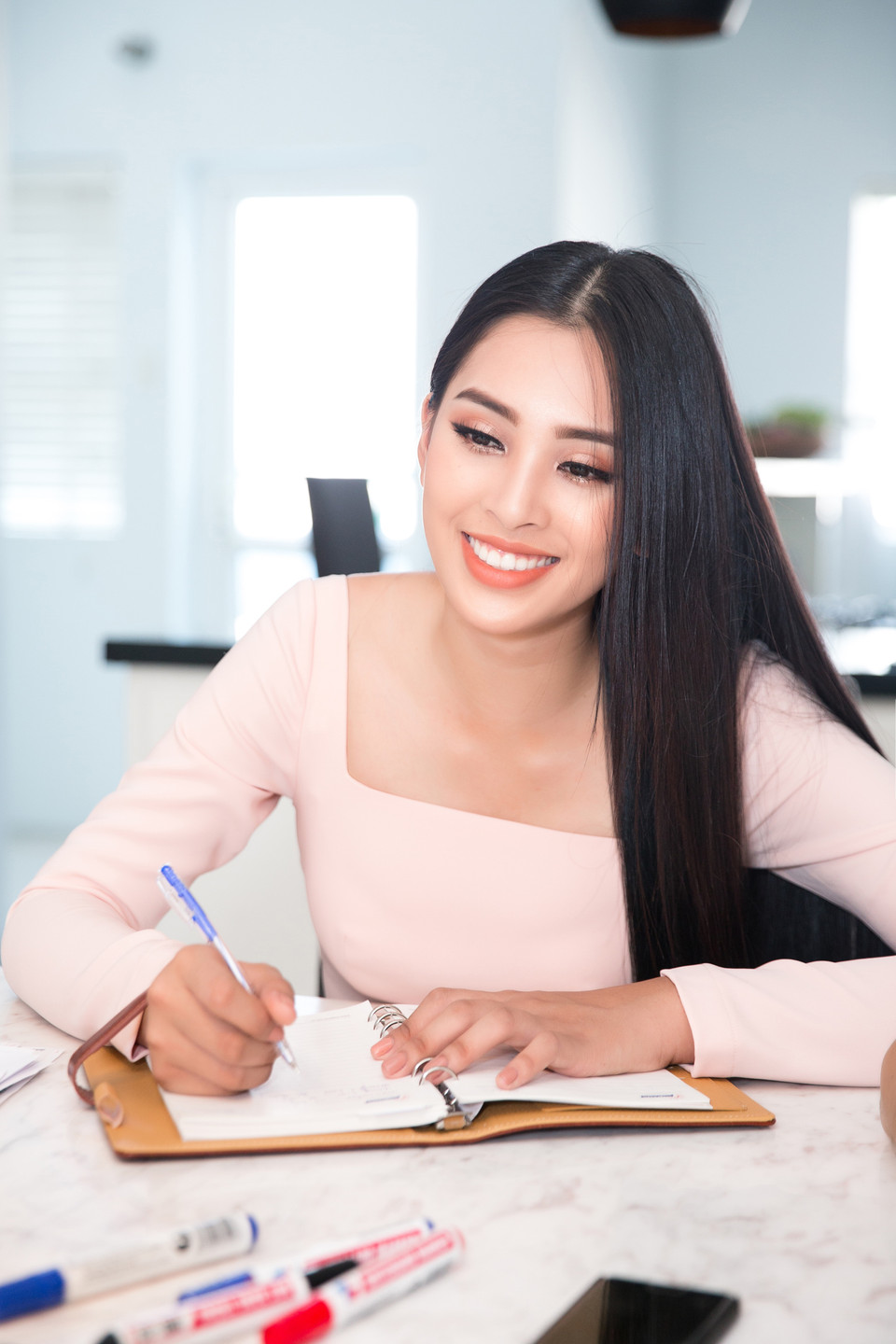 Tran Tieu Vy of Quang Nam overcame 42 other finalists to take the crown of Miss Vietnam 2018 in the grand finale of the pageant in HCM City in September. (Photo: VNA)
