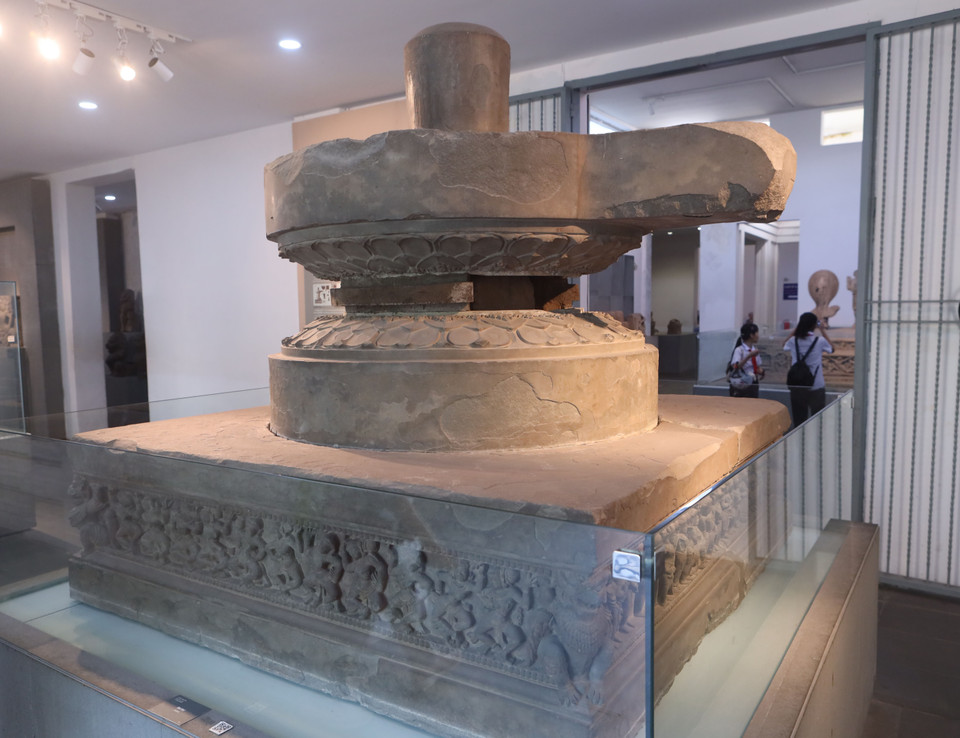 The Tra Kieu Pedestal, made of sandstone, originating from Tra Kieu (Quang Nam) and dating back to the 7th-8th centuries, was recognised as a national treasure in 2012. (Photo: VNA)