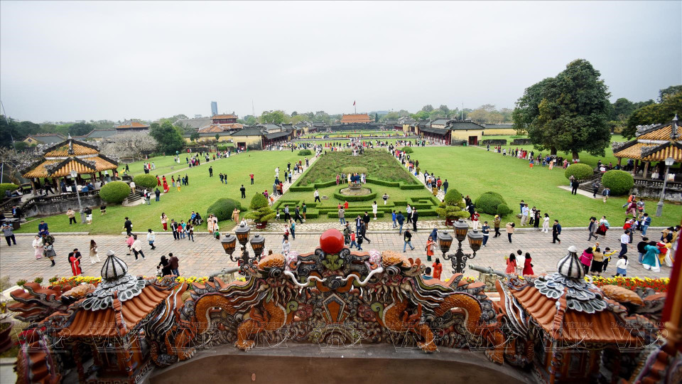 The Tu Cam Thanh flower garden as seen from the balcony of the second floor of Kien Trung Palace (Photo: VNP/VNA) 