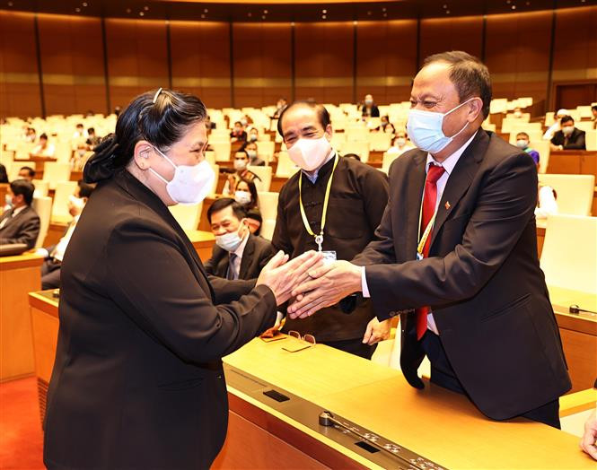 Standing Vice Chairwoman of the National Assembly Tong Thi Phong meets delegates (Photo: VNA)