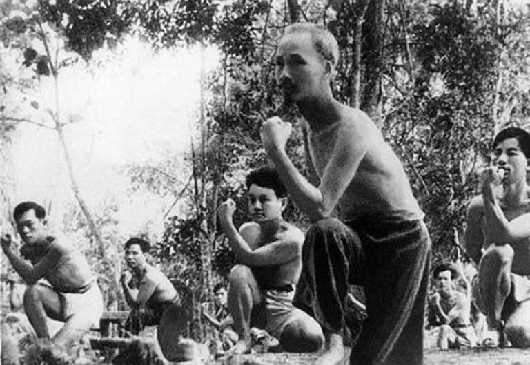 President Ho Chi Minh instructs staff and soldiers to practice martial art in Viet Bac revolutionary base. (Photo: Archives/VNA)