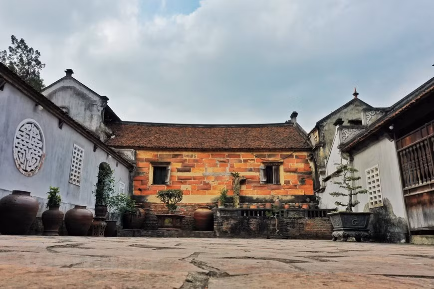 Bo Da pagoda festival is held between the 16th and 18th day of the second lunar month. The festival helps promote the historical and architectural values of the Bo Da pagoda while introducing the beauty of the landscape, people and traditional culture of Viet Yen district and Bac Giang province in general. (Photo: Mai Mai/Vietnamplus)